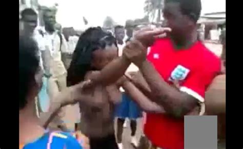 Video Ashawo Fighting Customer Naked In Public Darknaija