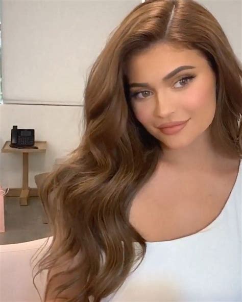Kylie Jenner With Brown Hair 2020 Popsugar Beauty Photo 2 Golden Highlights Brown Hair