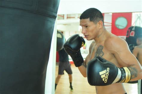Horario y dónde ver pelea de box hoy. Photos: Miguel Berchelt Grinds Hard For Oscar Valdez Defense - Boxing News