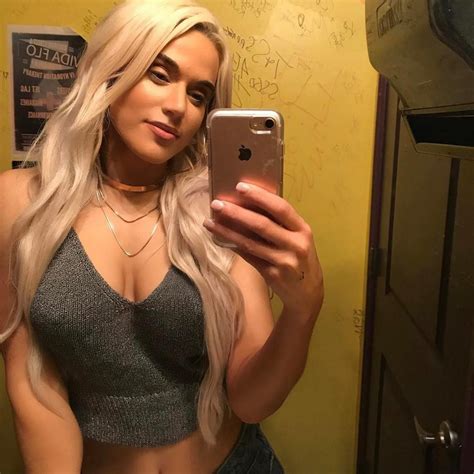 Pin By Funeral Editor ⚰️ On Pro Wrestling Divas Wwe Girls Wrestling Divas Mirror Selfie