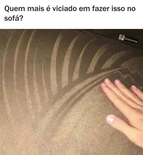 eu explicando para o pou que só saí por um momento o pou com fome doente sujo entediado