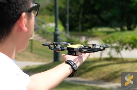 Dji has really invested in autonomous flight modes and dji spark takes off from the operator's hand and automatically enters gesture mode, which lets. DJI Spark Malaysia: Flying a drone is unbelievably easy