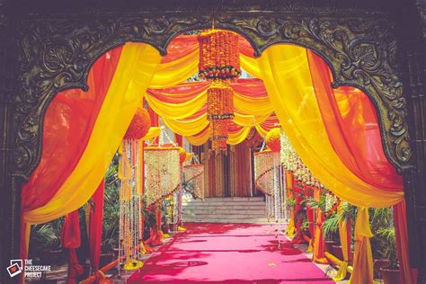 13 Beautiful Wedding Entrance Decor Ideas That You Need To