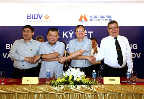 Gặp nhân viên ngân hàng để ký đơn đề nghị vay tín chấp ngân hàng bidv. MHB chính thức sáp nhập vào BIDV | Thời Báo Tài Chính
