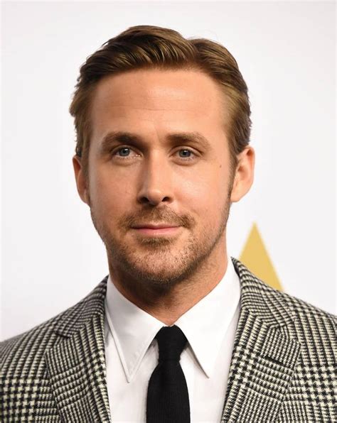 hilarious moment ryan gosling tries greggs sausage roll for the first time