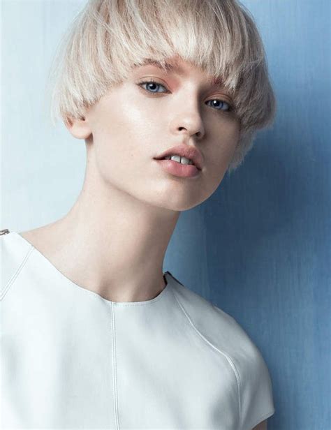 Style de cheveux en couches courtes et agitées 4. Les tendances coupe de cheveux de l'automne/hiver 2016/2017 | Coiffure cheveux cours, Coupe de ...