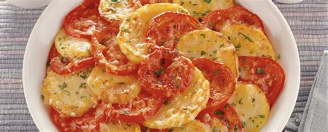 Viene solitamente condito con formaggio tagliato a cubetti, parmigiano grattugiato e prosciutto (al posto del prosciutto a dadini, potete anche usare quello a fette: Patate al forno con pomodori - Sale&Pepe