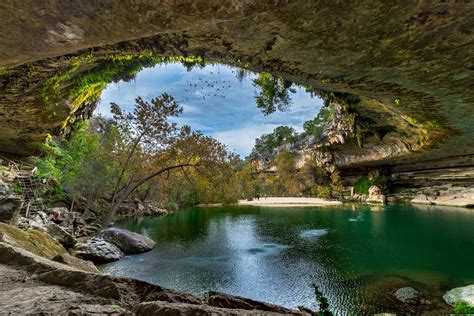 Hamilton Pool near Austin Texas looks otherworldly [OC][4075x2717