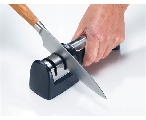 This video presents a brief demonstration of the edge grip knife sharpener and with that a quick how to, on how to get the best and safest results from your kitchen iq edge grip knife sharpener. The Best Knife Sharpener 2020 - Kitchen Advisor