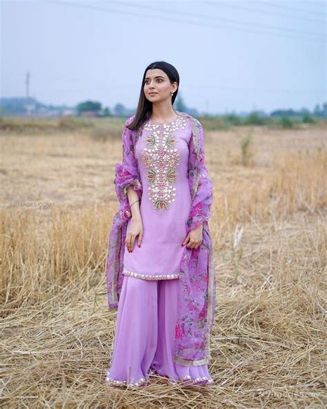 🔥100 Nimrat Khaira Hot Beautiful Hd Photos Wallpapers Whatsapp Dp