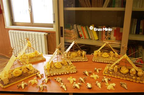 Trasferite l'albero di pasta sfoglia salato su una teglia rivestita di carta forno e fate cuocere in forno caldo a 180°c per circa 30 minuti. Ribera: Albero di Natale e presepi dell'Itcg realizzati ...
