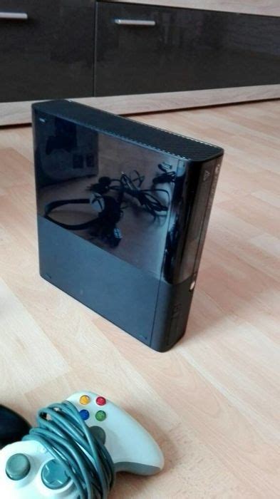 Microsoft Xbox 360 Console 250gb Complete In Original Box With 2