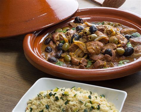 Tajine d agneau aux olives sur couscous aux courgettes