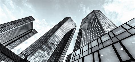 Private banking services are typically geared toward wealthy clients. Banken, Sparkassen und Versicherungen - Alles aus einer ...