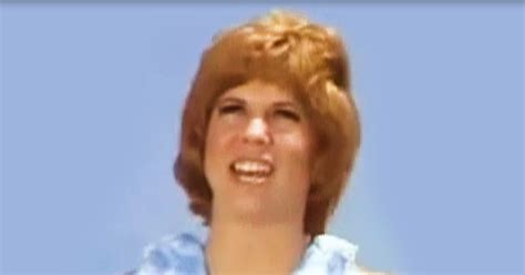 Vicki Lawrence Sings An Incredible Classic Seventies Southern Anthem