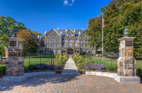 Experience Moravian College In Virtual Reality