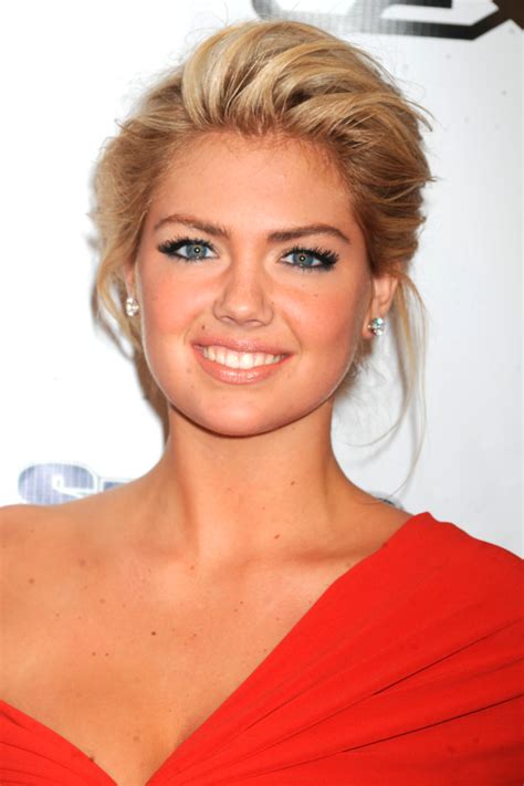 Kate Upton The 7 Hairstyles Of The Queen Of The Updo