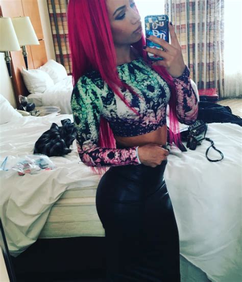 WWE Diva Sasha Banks Post Backstage IG Selfies ForTheBros Page