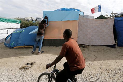 Francois Hollande Vows To Close Calais Jungle Camp With Method And Determination By End Of 2016