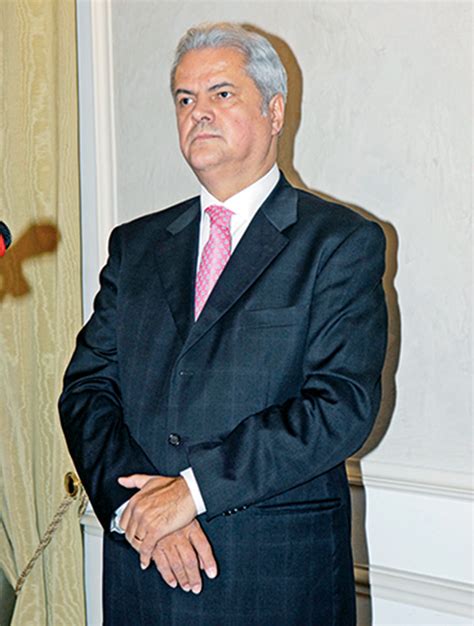 Curtea de apel bucuresti a suspendat saptamana trecuta procesul deschis de fostul premier adrian nastase in care cerea judecatorilor sa anuleze decretul nr. Adrian Nastase, la Palatul Victoria | Ziarul National