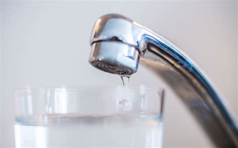 Leitungswasser oder Mineralwasser Welches Trinkwasser ist gesünder