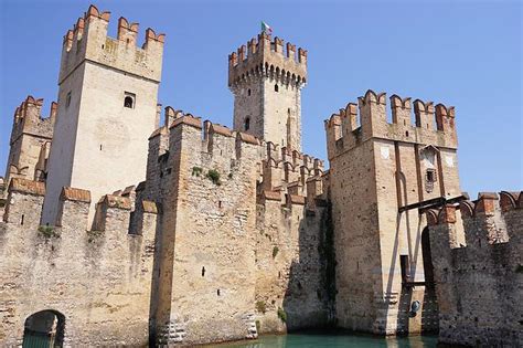 9 Important Medieval Castles Of Italy Discover 9 Incredible Castles Of Italy Medieval Lists