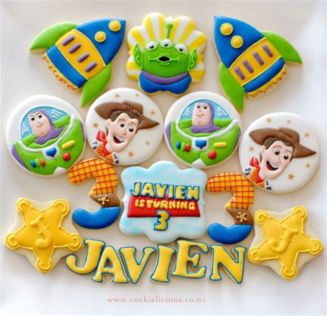 Cookielicious Natalia And Claudias Cookie Decorating Blog Cookielicious Toy Story Cookies