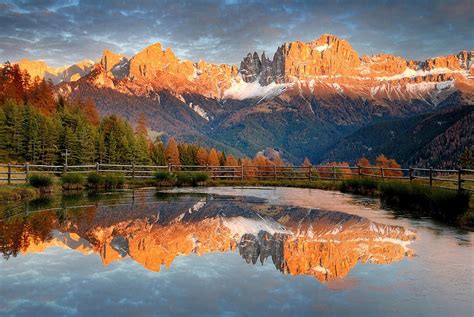 Lake With Mountain Reflection Fall Alps Dolomites Mountains