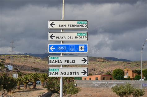 Sverige 10 juni 2019 på santiago bernabéu. Vägmärken På Gran Canaria, Spanien Fotografering för ...