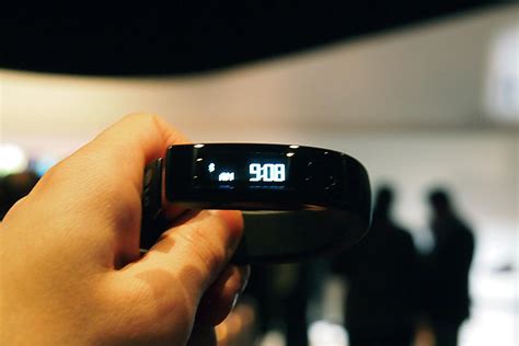 Lg Lifeband Impressions Lg Makes A Gadget For The Iphone Digital Trends