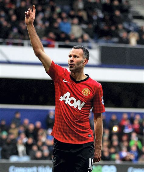 ryan giggs manchester united manchester evening news
