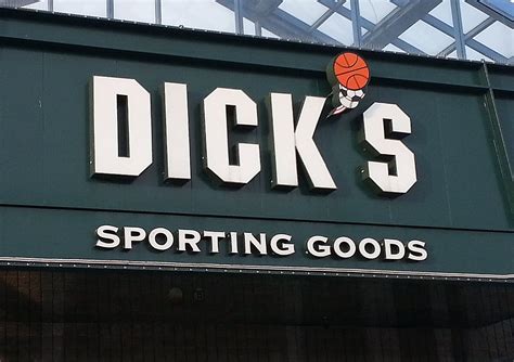Dicks Sporting Goods To Stop Selling Guns In 440 More Stores