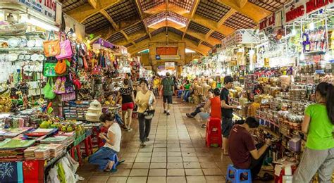 At present, the front of ben thanh market faces quach thi trang square; Where to go shopping in Ho Chi Minh City - Food and Travel ...
