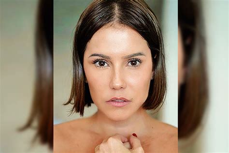 Her birthday, what she did before fame, her family life, fun trivia facts, popularity rankings, and more. Deborah Secco de molho | VEJA