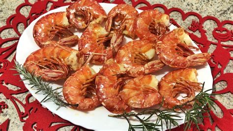 I gamberoni, alla pari dei gamberi, sono anch'essi dei crostacei. GAMBERONI AL FORNO CON SALE GROSSO E ROSMARINO - YouTube