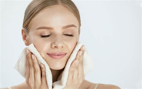 How To Clean Your Face The Right Way To Get Clearer Skin Skinkraft
