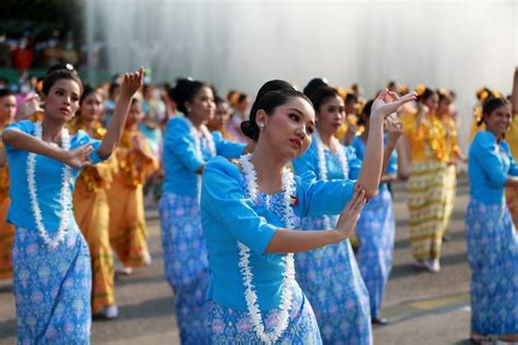 Myanmars Traditional Thingyan Water Festival Kicks Off Xinhua
