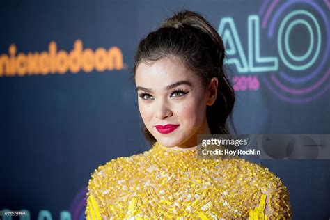 Actress Hailee Steinfeld Attends The Nickelodeon Halo Awards 2016 At