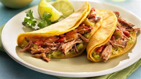 Cook until all of the meat is toasty brown color then add salt to taste. Receta de Tacos de Puerco Asados con Canela | QueRicaVida.com