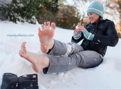 Barefootinthesnow Barefeet Snowfeet Coldfeet Prettyfeet Feet