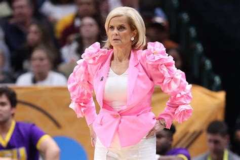 Kim Mulkey press conference: LSU coach threatens to sue Washington Post