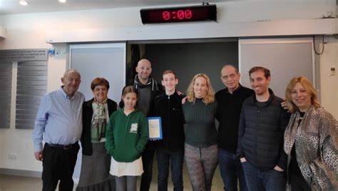 משה איש וחבר יקר, מתנדב איכותי, לאחר בקשתי ממנו והמלצתי, פיקד משה על יתמ נוש בתקופה בה הייתי מפקד רובע נוש. הקלוגהפטים חוגגים בר מצווה - כיפה
