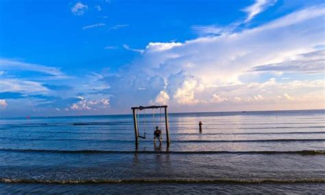 Selain itu, di pantai kenjeran juga ada lenteng sanggar agung 10 Gambar Pantai Ria Gresik, Lokasi Alamat Jam Buka ...