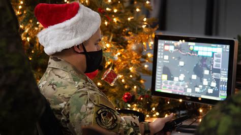 Heres How To Track Santa Around The World Thanks To Norad Cnn