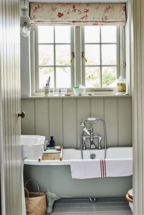 Today's time, modern styles and antique clawfoot tub bathroom ideas. Creative Clawfoot Tub Ideas for Every Bathroom | Clawfoot ...