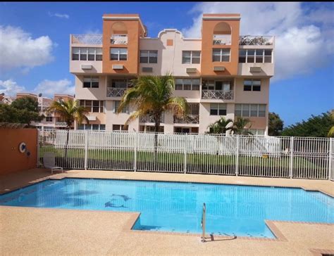 Esta vivienda se encuentra en el complejo el roque, cuenta con dos piscinas comunitarias, jardines y todo un sistema de vigilancia. Alquiler apartamento en Carolina, Puerto Rico con aire acondicionado - Niumba