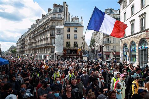 U Francuskoj više od 200 tisuća ljudi protiv korona mjera :: ŠibenikIN ...