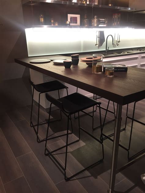 It's important to provide enough space between stools for people to eat, drink and socialize without bumping elbows. How And Why To Choose Counter Height Stools