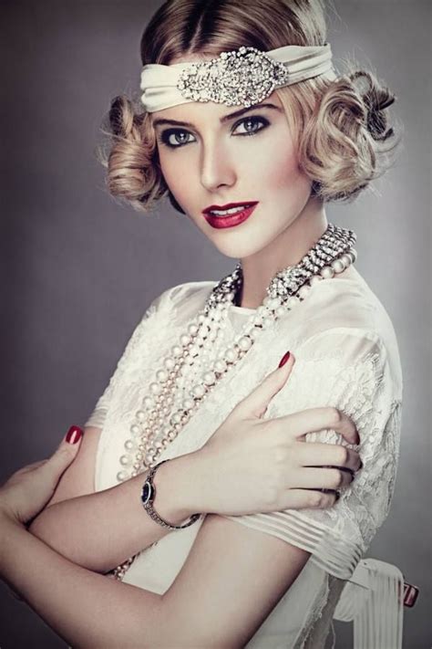 Roaring Twenties Inspiration For Great Gatsby Wedding Make Up Gatsby Hair Short Wedding