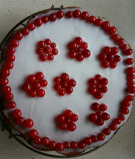 I semi di papavero contengono elementi nutritivi, benefici per la nostra salute e il nostro organismo. Torta ai semi di papavero con glassa e ribes | Torta ai ...